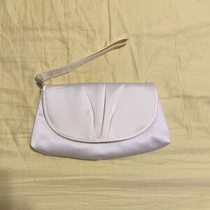 Small white wristlet or shoulder bag
